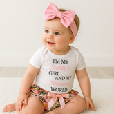 Body imprimé lettre, short fleuri et bandeau