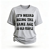 Camiseta com slogan feminino com estampa estranha