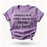 Aparentemente somos problemas com letras impressas camiseta feminina com slogan