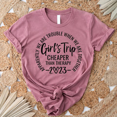 Camiseta com slogan feminino com estampa de carta de viagem elegante para meninas