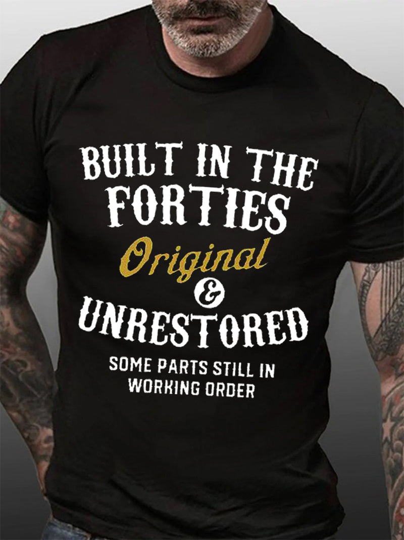 T-shirt avec slogan imprimé pour hommes construit dans les années 40 