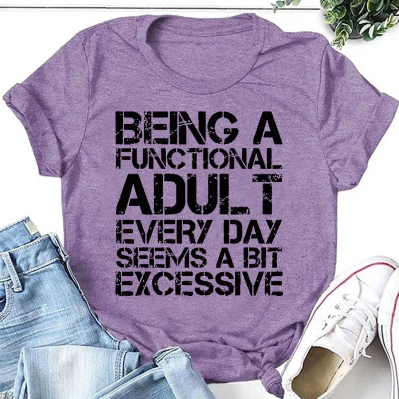 Ser um adulto funcional todos os dias parece um pouco excessivo com estampa de letras femininas com slogan feminino 