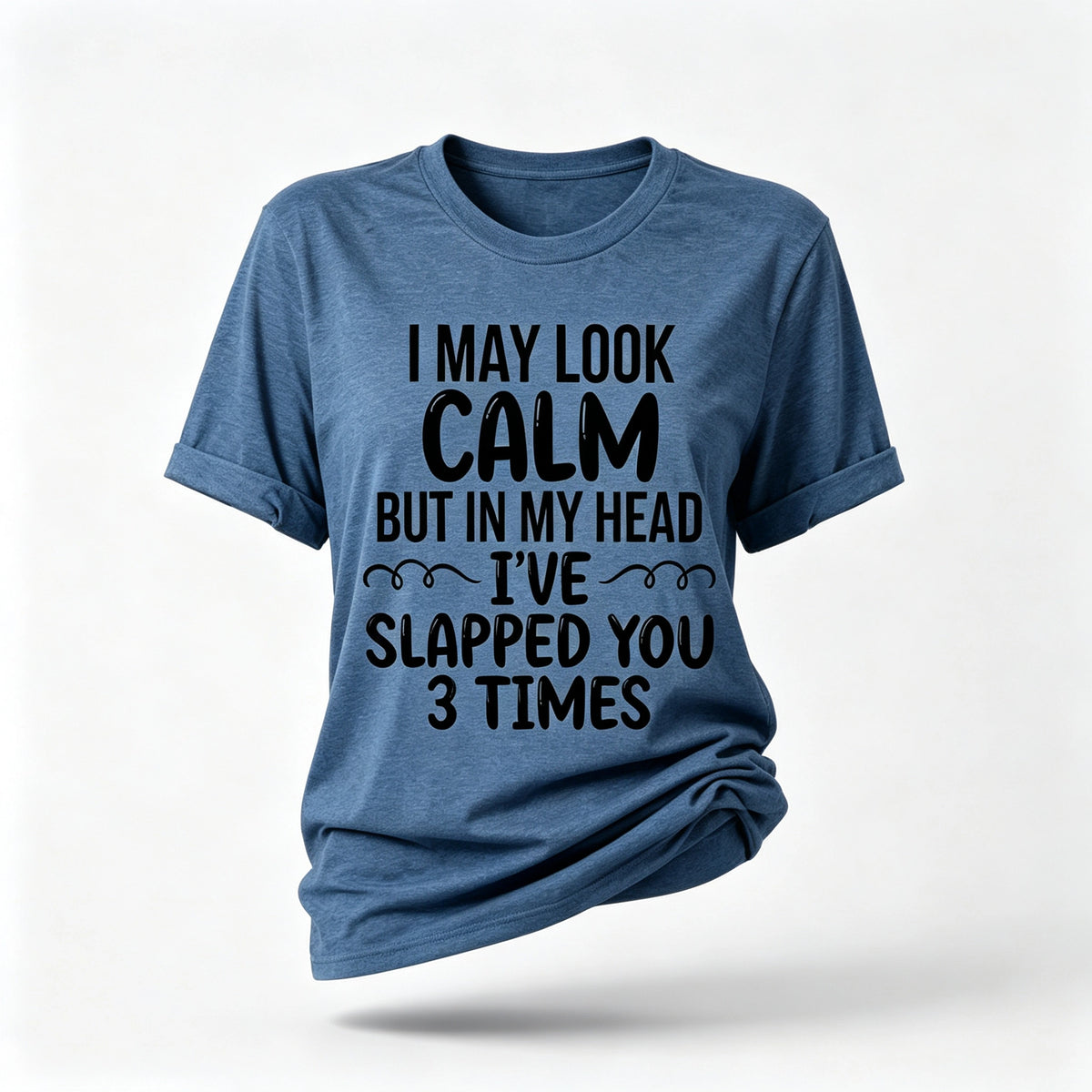 Camiseta com slogan feminino com estampa de molusco I May Look