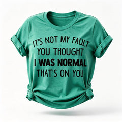 Camiseta feminina com slogan estampado não é minha culpa 
