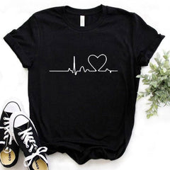 Camiseta com estampa de linha de coração 