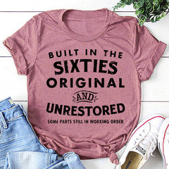 T-shirt à slogan imprimé pour femmes construit dans les années 60 