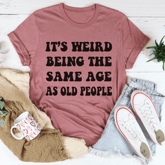 Camiseta com slogan feminino com estampa estranha 