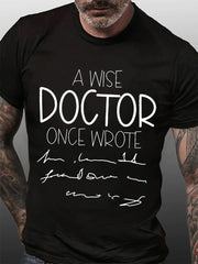 Camiseta masculina com slogan de um médico sábio 