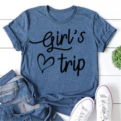 Camiseta com slogan feminino com carta de viagem para meninas e estampa de coração