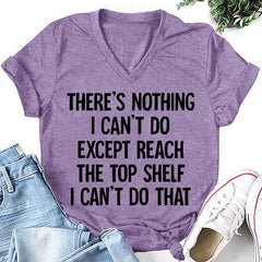 Não há nada que eu possa fazer com estampa de camiseta feminina com slogan e decote em V